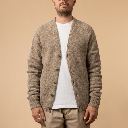 pull cardigan Harley of Scotland couleur marron mushroom de face ouvert