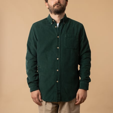 PORTUGUESE FLANNEL Lobo corduroy shirt in Green, front closed