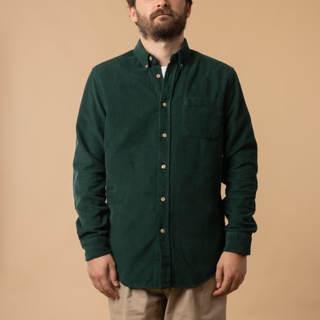 Chemise en velours côtelé PORTUGUESE FLANNEL Lobo couleur Green de face fermé