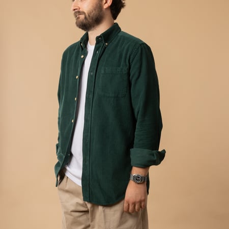 Chemise en velours côtelé PORTUGUESE FLANNEL Lobo couleur Green de face ouvert