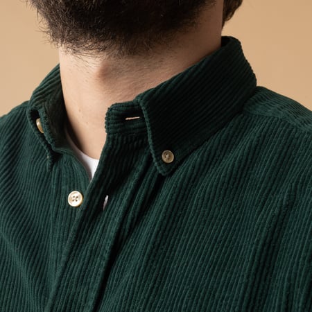 PORTUGUESE FLANNEL Lobo corduroy shirt in Green, front detail