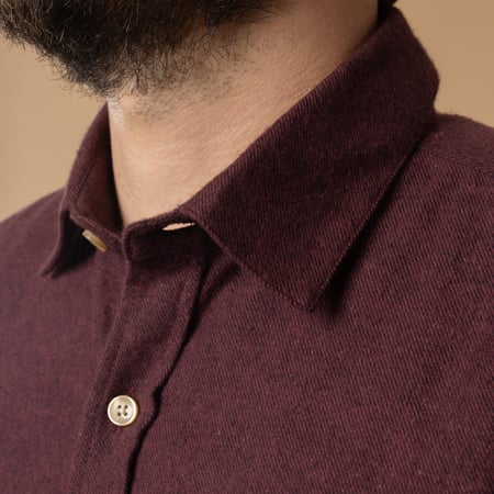 Portuguese Flannel Teca Shirt in Bordeaux color with front detail