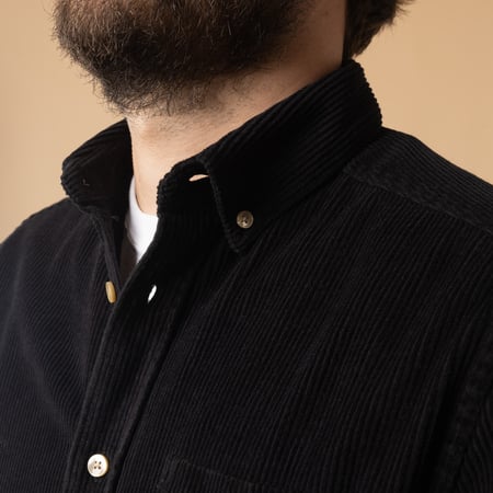 Portuguese Flannel "Lobo" cotton shirt in Black, front detail
