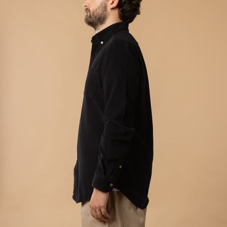 Portuguese Flannel Lobo cotton shirt in Black, side profile.