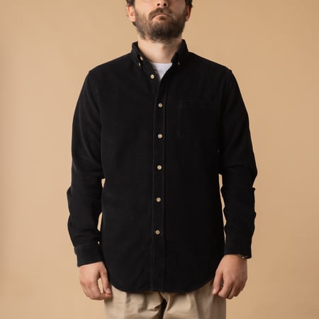 Portuguese Flannel Lobo cotton shirt in Black, front closed