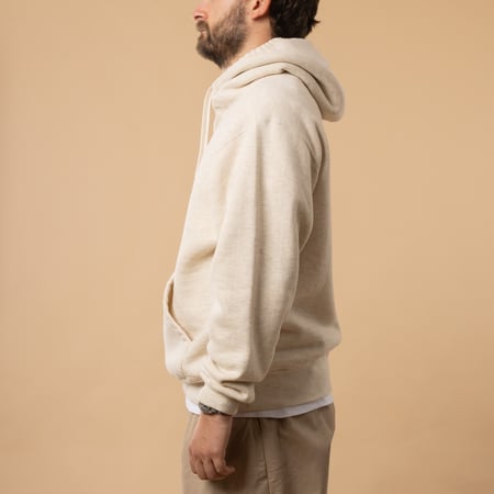 Sweat à capuche manche longue BEAMS PLUS Sweat Pullover Hoodie Raised Back couleur Oatmeal de profil
