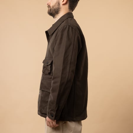 flâneurs-FOB-FACTORY-F2448-Heavy-Cotton-Twill-Hunting-Jacket-Black-de-profil