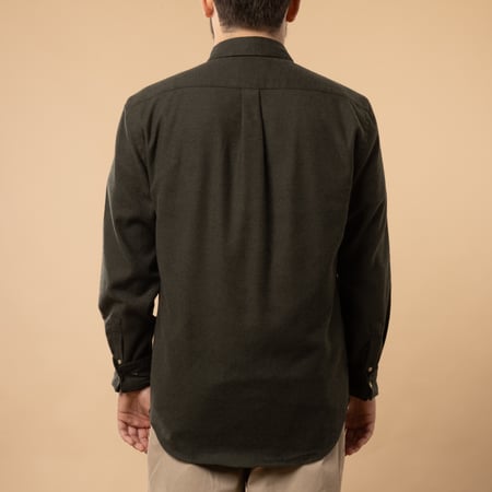 PORTUGUESE FLANNEL cotton shirt - Teca Shirt in Moss Green, back view