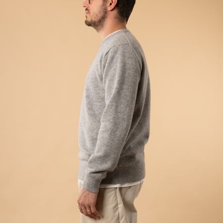flâneurs-Mooncastle-Japanese-Sweater-Wool-and-Cashmere-Round-Neck_light-gray-side-view