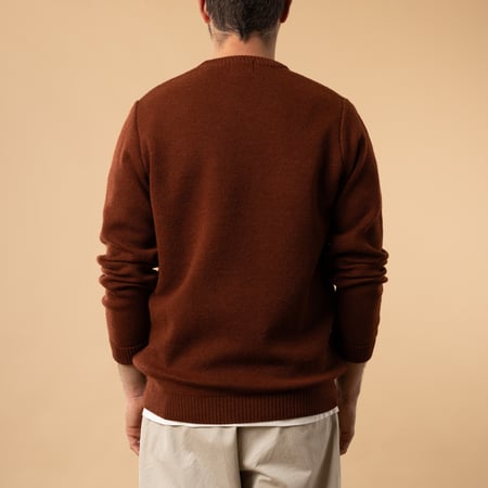 flâneurs-Sweater-Round-Neck-Youri-brick-from-the-back