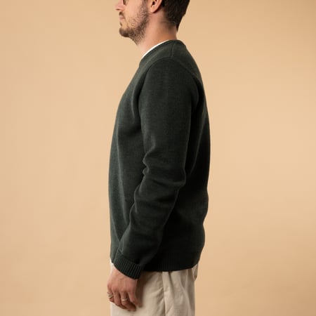 NITTO KNITWEAR / Pull Col Rond Youri Vert Forêt de profil