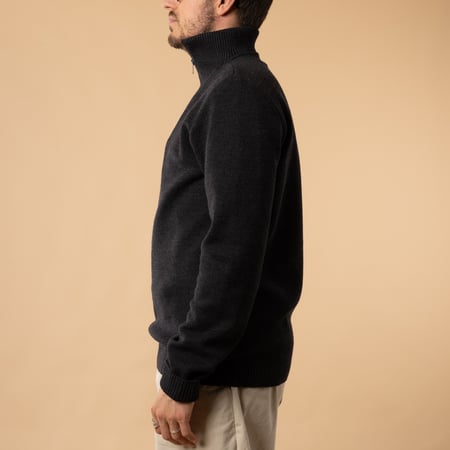 NITTO KNITWEAR / Youri Anthracite Zip-up Sweater Profile