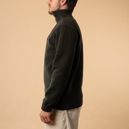 NITTO KNITWEAR / Youri Kaki Zip-up Sweater Profile