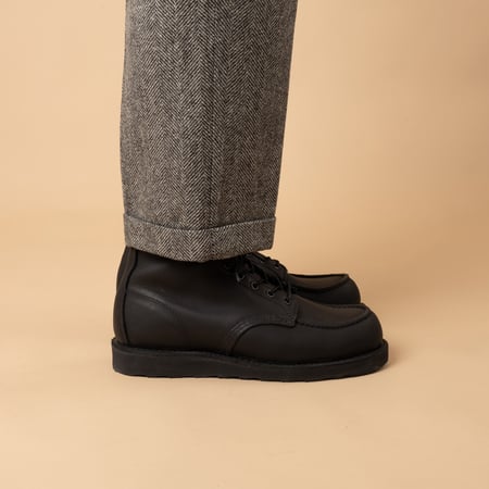 photos flâneurs RED WING SHOES Classic Moc Toe 8074 Black Harness de côté