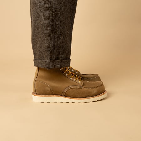 photos flâneurs RED WING SHOES Classic Moc Toe 8881 Olive Mohave portée de côté