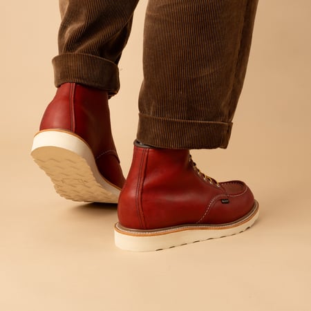 photos flâneurs RED WING SHOES Gore-Tex Moc Toe 8864 Russet Taos portée-de côté
