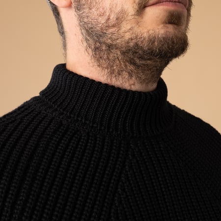 strollers-sweater-BATONER-Signature-Turtle-Neck-black-collar-detail-2