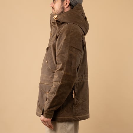 Manifattura-ceccarelli_New Fisherman Parka Dark Tan_de-profil