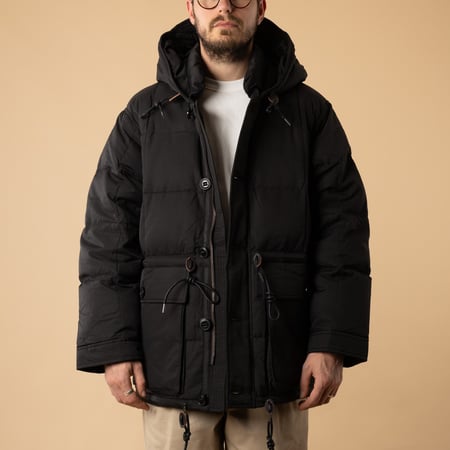 images flâneurs FRIZMWORKS  Karakoram Down Parka Black de face ouverte