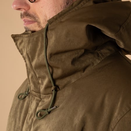 flâneurs-TENC-Core-Down-Parka-Olive-détail-col