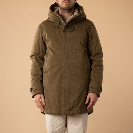 flâneurs-TENC-Core-Down-Parka-Olive-de-face-fermé