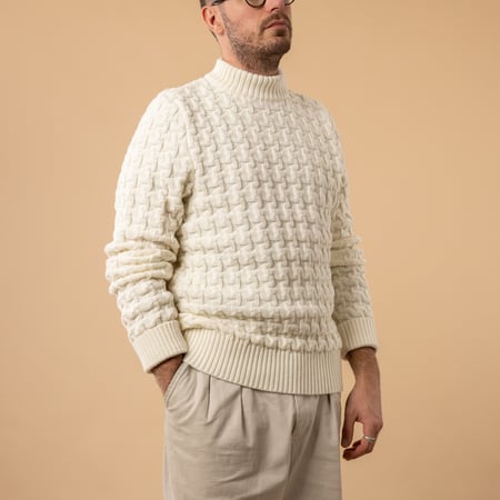 flâneurs-SNS-HERNING-pull-Stark Sweater natural white-de-trois-quart