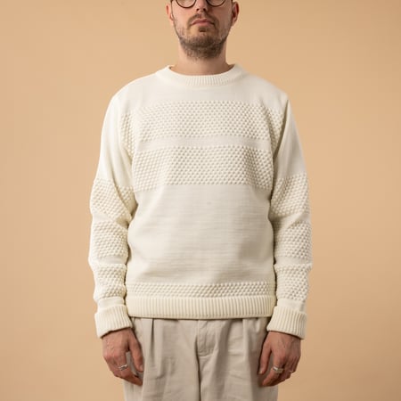 flâneurs-SNS-HERNING-pull-Pull Fisherman II Natural White-de-face