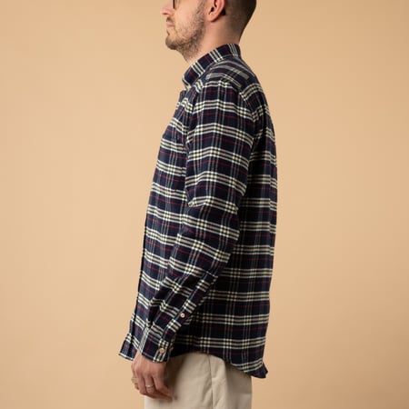 PORTUGUESE-FLANNEL-flaneurs-chemise-Lamo Shirt de profil