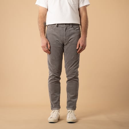 flâneurs-BEAMS-PLUS-5-Pockets-Tapered-Corduroy-Grey-de-face