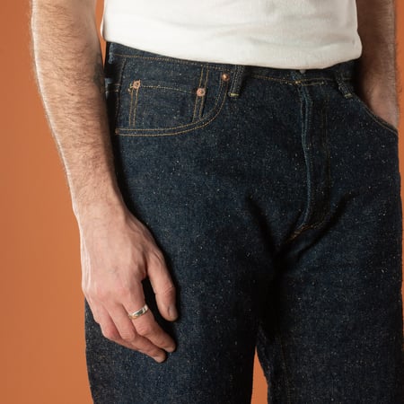detail-front-flâneurs-ONI-DENIM-266-CCD-15oz-Relax-Straight-Kabuki-Crushed-Concrete-Denim