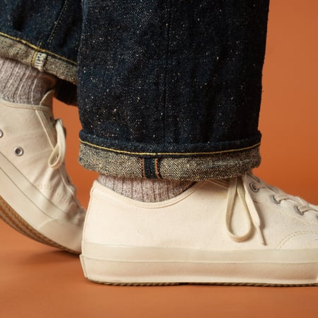 leg-opening-flâneurs-ONI-DENIM-266-CCD-15oz-Relax-Straight-Kabuki-Crushed-Concrete-Denim