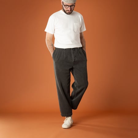 flâneurs-front silhouette-SEUVAS-Pantalon-Herringbone-2Tuck-Trousers