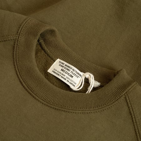 image flâneurs col XX DEVELOPMENT  SURE MFG Awesome Crewneck Sweatshirt Highland green porté de face (2)