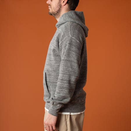 image flâneurs porté side dubble works-vignette flâneurs DUBBLE WORKS Loop Wheel Hoodie