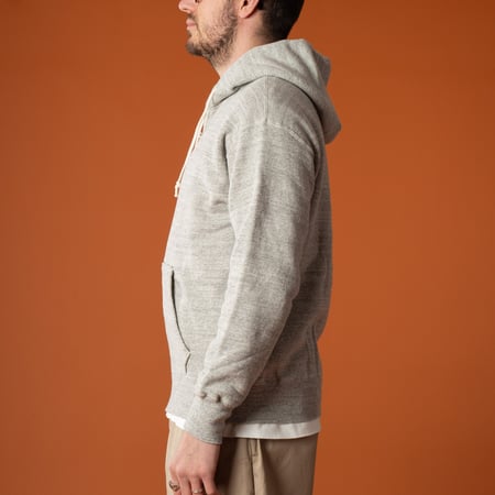 image flâneurs Loop Wheel Zip-Up Hoodie Heather Grey porté de côté