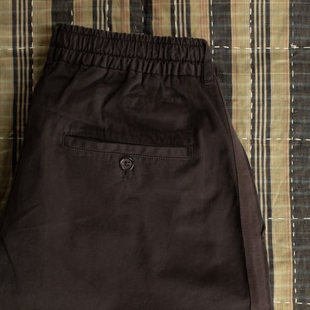 image flâneurs UNIVERSAL WORKS Oxford Pant Summer Canvas Licorice détail poche