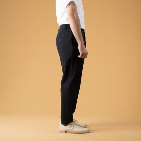Image flâneurs Universal Works SS25-Military Chino Ospina Cotton Dark Navy side
