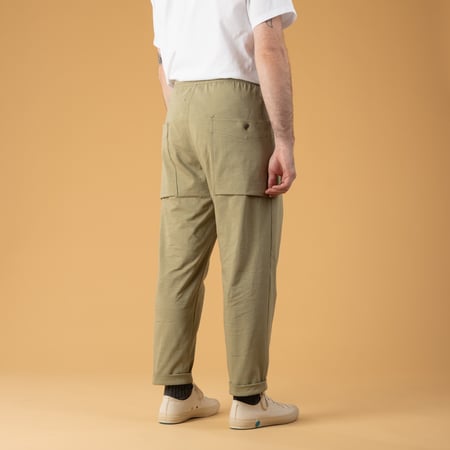 Image flâneurs Jackman SS25-Stretch Umps Pants Sage Green back