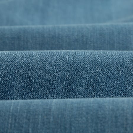 closup-fabric-flâneurs-UNIVERSAL-WORKS_Oxford-Pant-8oz-Organic-Denim-Washed-Indigo-de-face-(2)