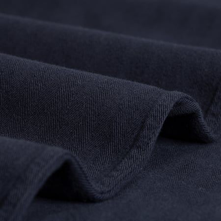 closeup-fabric-flâneurs-UNIVERSAL-WORKS_Hi-Water-Trouser-Herringbone-Dark-Navy