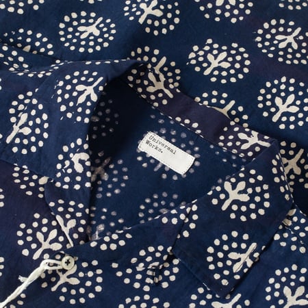 image détail col flâneurs-Universal-Works-Road Shirt Magic Circle Print Navy