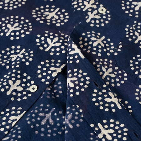 image détail inside  flâneurs-Universal-Works-Road Shirt Magic Circle Print Navy
