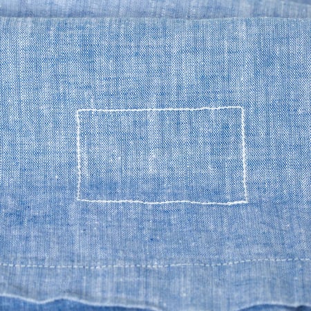 détail patch fantome flâneurs-Universal-Works-Road Shirt Slub Linen Mix Blue