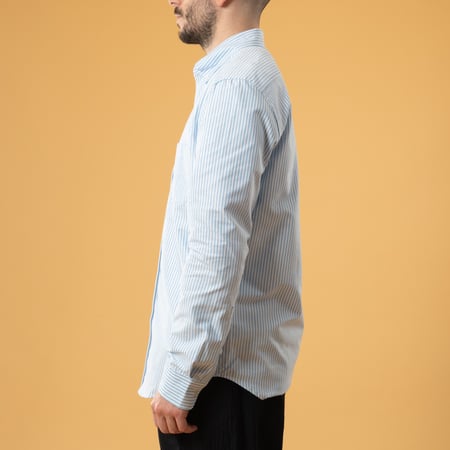 image flâneurs chemise PORTUGUESE FLANNEL Belavista stripe open blue portée de profil