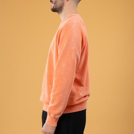 GOOD ON  Raglan Crew Sweat Vintage Dye peach images flâneurs porté de profil
