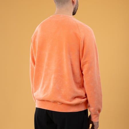 GOOD ON  Raglan Crew Sweat Vintage Dye peach images flâneurs porté de dos