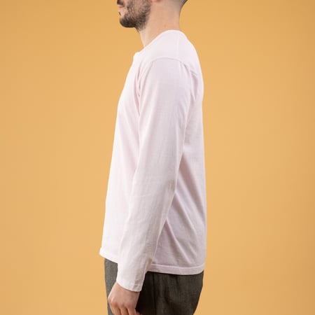 GOOD ON  LS Henley Tee P-Sakura image flâneurs porté de profil