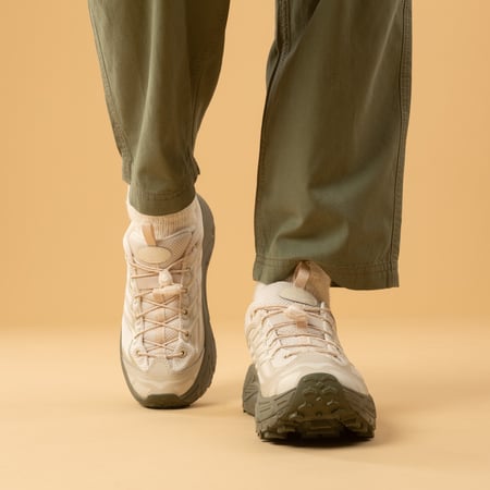 image flâneurs sneakers HOKA Mafate Three 2 Oat MilkEucalyptus porté de face