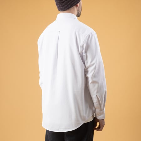 Image flâneurs porté de dos chemise FRIZMWORKS OG Oxford Oversized Shirt white