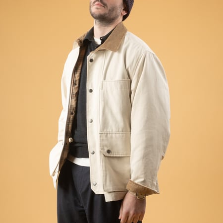 Image flâneurs porté ouverte FRIZMWORKS Royal Hunting Jackect cream